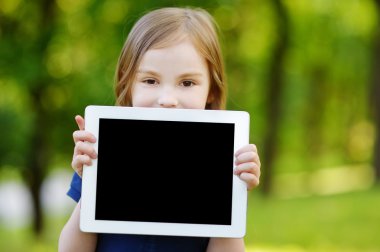 tablet pc tutan kız