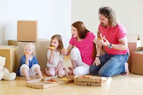 Family in new home — Stock Photo, Image