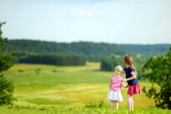 Twee kleine zusters — Stockfoto