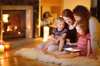 Tablet pc kullanan aile