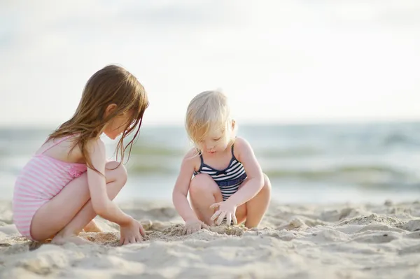 Little sisters   on   beach — Stock Photo, Image