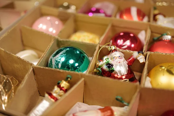 Variedad Coloridos Adornos Navideños Cajas Recortar Árbol Navidad Celebrando Navidad —  Fotos de Stock