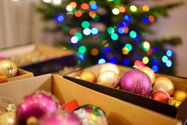 Varietà Palline Natale Colorate Una Scatola Tagliare Albero Natale Festeggiare — Foto Stock