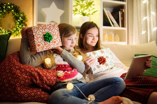 Two Cute Young Sisters Using Tablet Home Warm Cozy Living — Stock Photo, Image