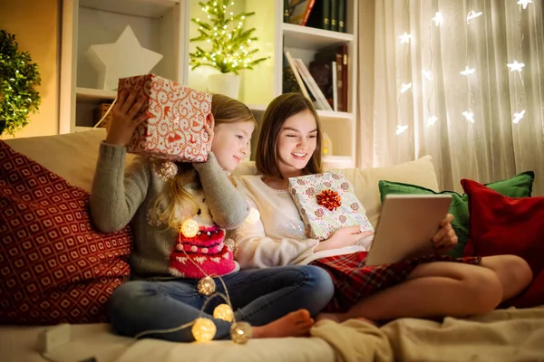 Two Cute Young Sisters Using Tablet Home Warm Cozy Living — Stock Photo, Image