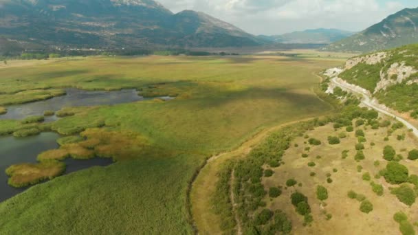 Luchtfoto van Stymphalia meer, Korinthië, Peloponnesos, Zuid-Griekenland — Stockvideo