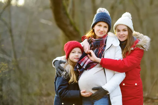 Young Pregnant Woman Hugging Her Older Daughters Older Siblings Having — Stock Photo, Image