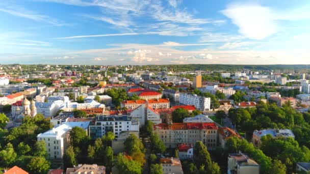 立陶宛维尔纽斯Naujamestis市区夏季的空中景观 — 图库视频影像