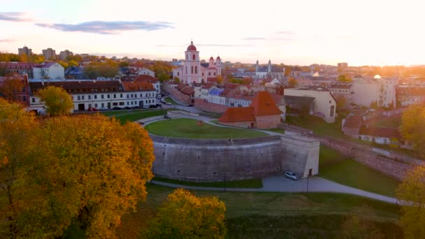 Αεροφωτογραφία του Προμαχώνα του αμυντικού τείχους του Βίλνιους, Βίλνιους, Λιθουανία — Αρχείο Βίντεο