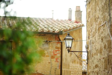 Küçük Kudüs olarak bilinen volkanik tufa sırtı üzerindeki ünlü Pitigliano kasabasının dar sokakları. Güzel İtalyan kasabaları ve köyleri. Etrüsk mirası, Grosseto, Toskana, İtalya.