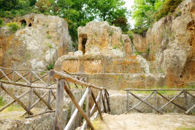 Ildebranda 'nın kalıntıları the Etruscan Necropolis of å ana' da. Citta del Tufo arkeoloji parkı. İtalya, Toskana 'daki Sorano Tuff şehri..