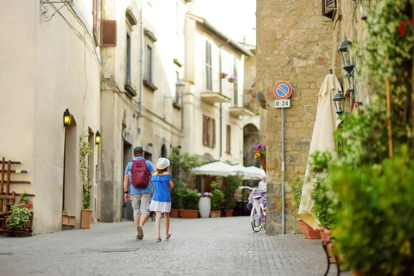 Father Daughter Exploring Famous Orvieto Medieval Hill Town Rising Almost — Stock Photo, Image