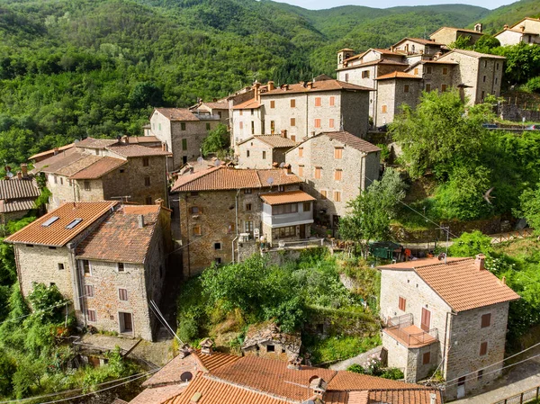 Aerial View Beautiful Raggiolo Village Located Eastern Slopes Pratomagno Surrounded — Stock Photo, Image