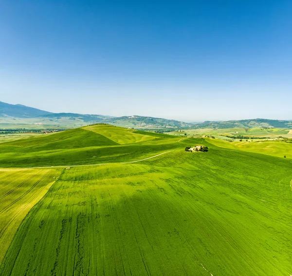 Vista Aérea Deslumbrante Campos Verdes Terras Agrícolas Com Pequenas Aldeias — Fotografia de Stock
