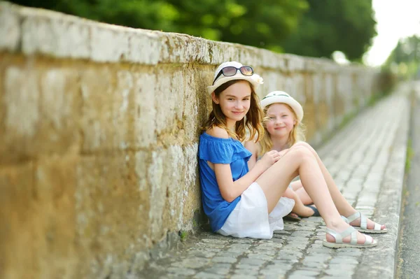 Two Sisters Exploring Famous Orvieto Medieval Hill Town Rising Almost — Stock Photo, Image