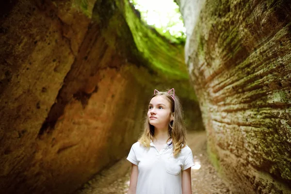 Girl Exploring Etruscan Vie Cave Cava Path Connecting Ancient Necropolis — Stock Photo, Image