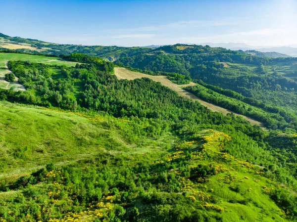 取代圣马力诺微型国家的绿地和山丘的风景如画的空中景观 穿越美丽的意大利埃米莉亚 罗马纳地区 — 图库照片