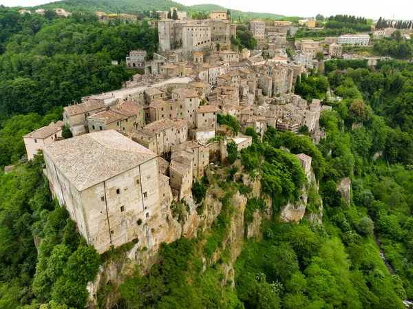Vedere Aeriană Orașului Sorano Vechi Oraș Medieval Agățat Piatră Tuf — Fotografie, imagine de stoc