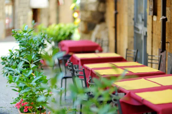 Outdoor Restaurant Tafel Orvieto Een Middeleeuws Heuvelstadje Uitstijgend Boven Bijna — Stockfoto
