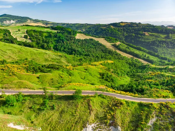取代圣马力诺微型国家的绿地和山丘的风景如画的空中景观 穿越美丽的意大利埃米莉亚 罗马纳地区 — 图库照片