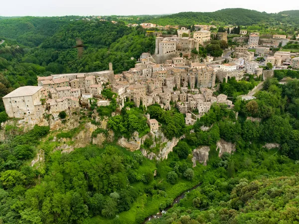 Vedere Aeriană Orașului Sorano Vechi Oraș Medieval Agățat Piatră Tuf — Fotografie, imagine de stoc