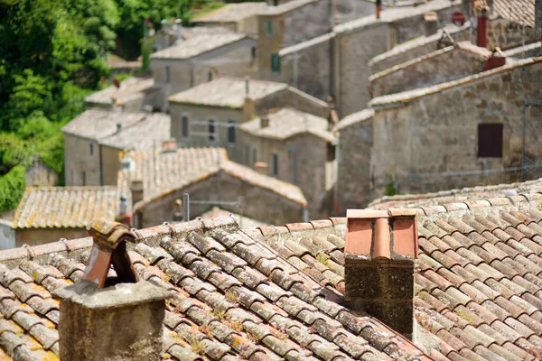 Techos Sorano Una Antigua Ciudad Medieval Colgando Una Piedra Toba — Foto de Stock