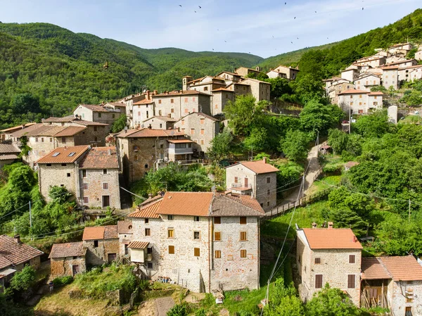 Aerial View Beautiful Raggiolo Village Located Eastern Slopes Pratomagno Surrounded — Stock Photo, Image