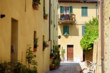 Pienza 'nın dar sokakları, güzel Toskana vadisinde yer alan küçük bir köy, Rönesans' ın ideal şehri olarak bilinir ve pekorino peynirinin başkenti. UNESCO Dünya Mirası Alanı.