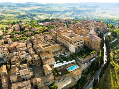 Pienza 'nın hava manzarası, güzel Toskana vadisinde yer alan küçük bir köy,' Rönesans 'ın ideal şehri olarak bilinir ve pekorino peynirinin başkenti. UNESCO Dünya Mirası Alanı.