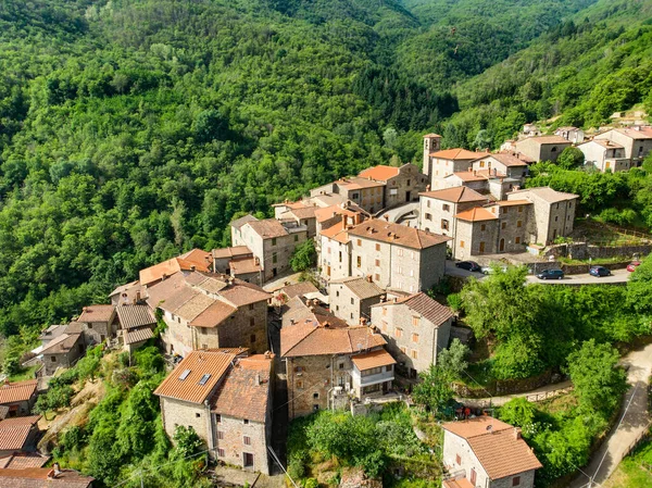 Aerial View Beautiful Raggiolo Village Located Eastern Slopes Pratomagno Surrounded — Stock Photo, Image