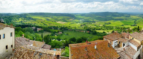 Green Hills Pastures Tuscany Rooftops Montepulciano Town Located Top Limestone — Stock Photo, Image