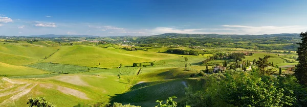 Atemberaubender Blick Auf Grüne Felder Und Ackerland Mit Kleinen Dörfern — Stockfoto