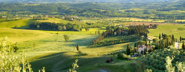 Atemberaubender Blick Auf Grüne Felder Und Ackerland Mit Kleinen Dörfern — Stockfoto