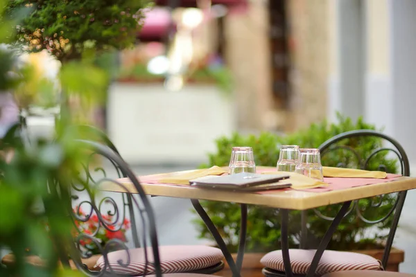 Mesa Restaurante Vacía Calle Medieval Ciudad Montalcino Situada Cima Una — Foto de Stock