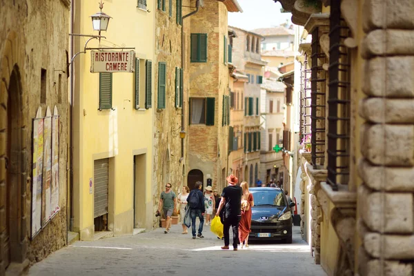 Montepulciano Talya Haziran 2019 Montepulciano Kasabasının Dar Eski Caddeleri Üzüm — Stok fotoğraf