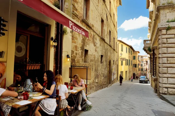 Montepulciano Talya Haziran 2019 Montepulciano Kasabasının Dar Eski Caddeleri Üzüm — Stok fotoğraf