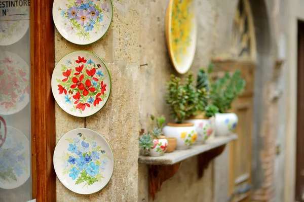 Sorano Itália Junho 2019 Pratos Cerâmica Pintados Mão Sorano Uma — Fotografia de Stock