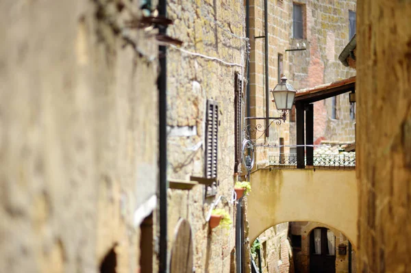 Sorano Nun Dar Sokakları Eski Bir Ortaçağ Kasabası Lente Nehri — Stok fotoğraf