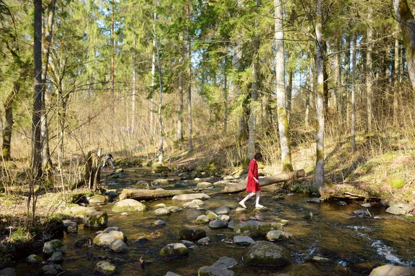 Adorable Young Girl Having Fun Hike Woods Beautiful Sunny Spring — Stock Photo, Image