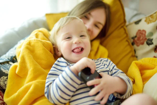 Cute Big Sister Cuddling Her Toddler Brother Adorable Teenage Girl — Stock Photo, Image