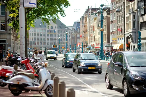 Amsterdam August 2011 Der Geschäftige Alltag Von Touristen Und Stadtbewohnern — Stockfoto