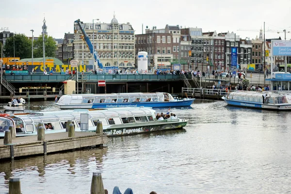 Amsterdam August 2011 Bekende Grachten Van Amsterdam Nederland Veel Rondvaartboten — Stockfoto