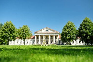 Taujenai Malikanesi, Taujenai, Ukmerge, Litvanya 'daki Radvila ailesinin eski malikanesi. Şu anda bir müze ve bir otel..