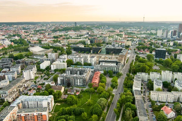 Légi Felvétel Lakóövezetről Vilniusban Litvániában Modern Apartmankomplexum Alacsony Fekvésű Európai — Stock Fotó