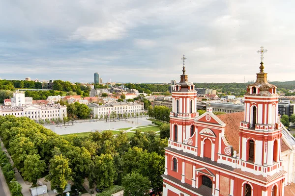 维尔纽斯古城的空中景观 是北欧现存最大的中世纪古城之一 立陶宛维尔纽斯古城的夏季景观 — 图库照片