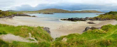 Abbey Adası, Derrynane Tarihi Parkı arazi pastoral yama, Derrynane Abbey ve çimento kalıntıları ile ünlü, County Kerry bulunan, İrlanda