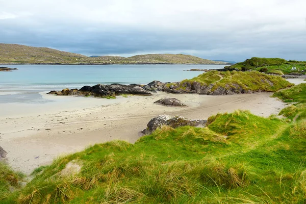 Abbey Adası, Derrynane Tarihi Parkı arazi pastoral yama, Derrynane Abbey ve çimento kalıntıları ile ünlü, County Kerry bulunan, İrlanda