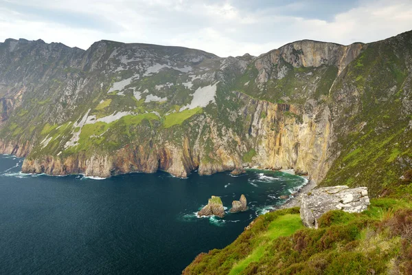 Slieve Ligi, İrlanda'nın en yüksek deniz kayalıkları, bu muhteşem costal sürüş güzergahı boyunca güney batı Donegal bulunan. Wild Atlantic Way güzergahı, Co Donegal, İrlanda'nın en popüler duraklarından biri