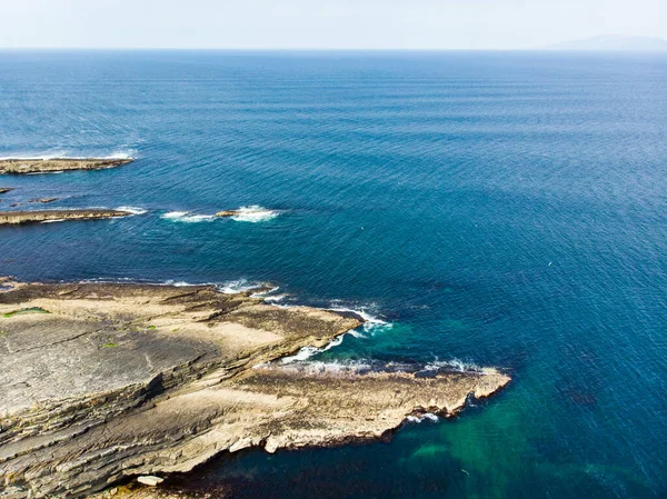 유명한 루트를 거칠고 바위가 이베라 반도의 카운티 아일랜드 — 스톡 사진