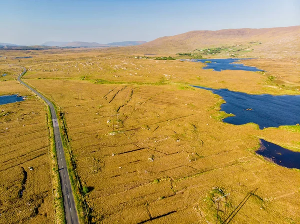 Piękny Widok Powietrzny Zachód Słońca Regionie Connemara Irlandii Malownicze Irlandzkie — Zdjęcie stockowe